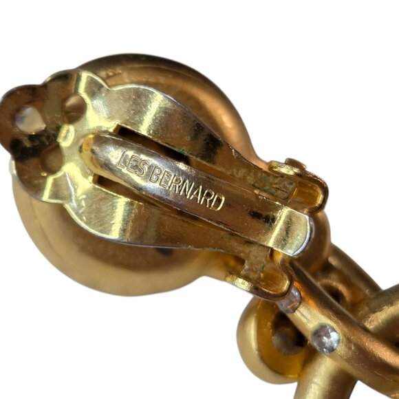 LES BERNARD Vintage 1980's Etruscan Matte Gold Crystal Dangle Charm Earrings - Picture 5 of 6